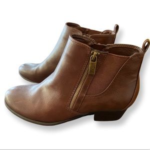 Unisa Ankle Booties Size 8. Brown Side Zip Block Heel w/ Rubber Soles